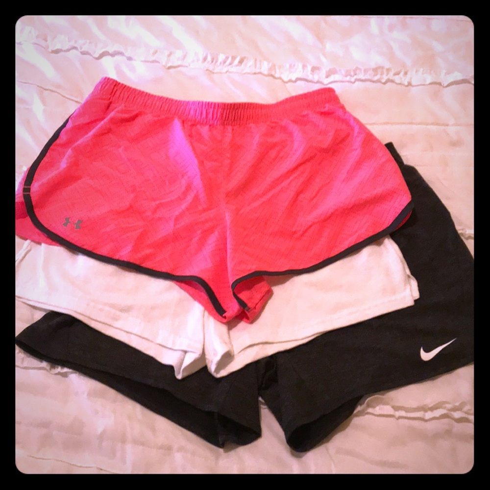 3 short bundle Nike, Under Armor and Soffe. Size M